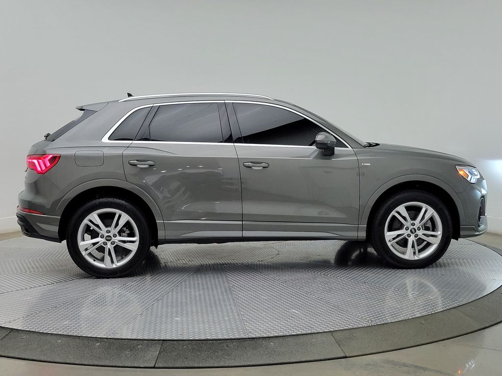 Thumbnail: 2023 Audi Q3 - 6