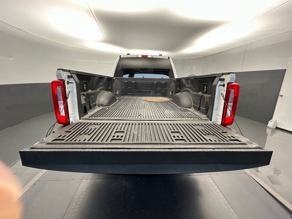 Used 2024 Oxford White Ford XLT image 19