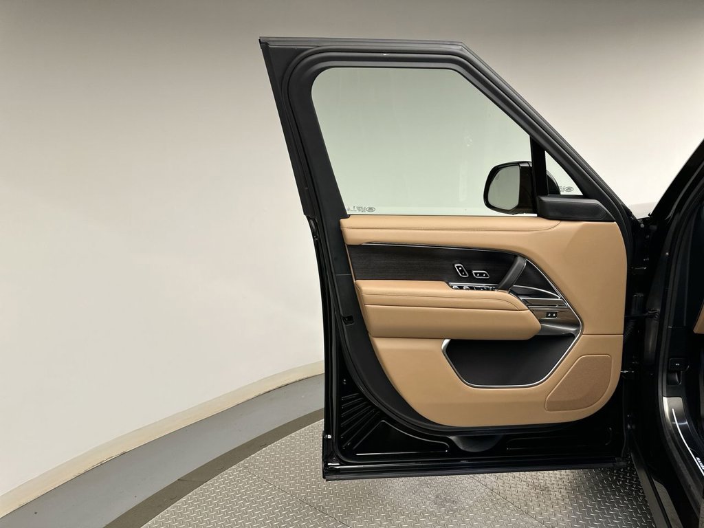 Thumbnail: 2026 Land Rover Range Rover - 9