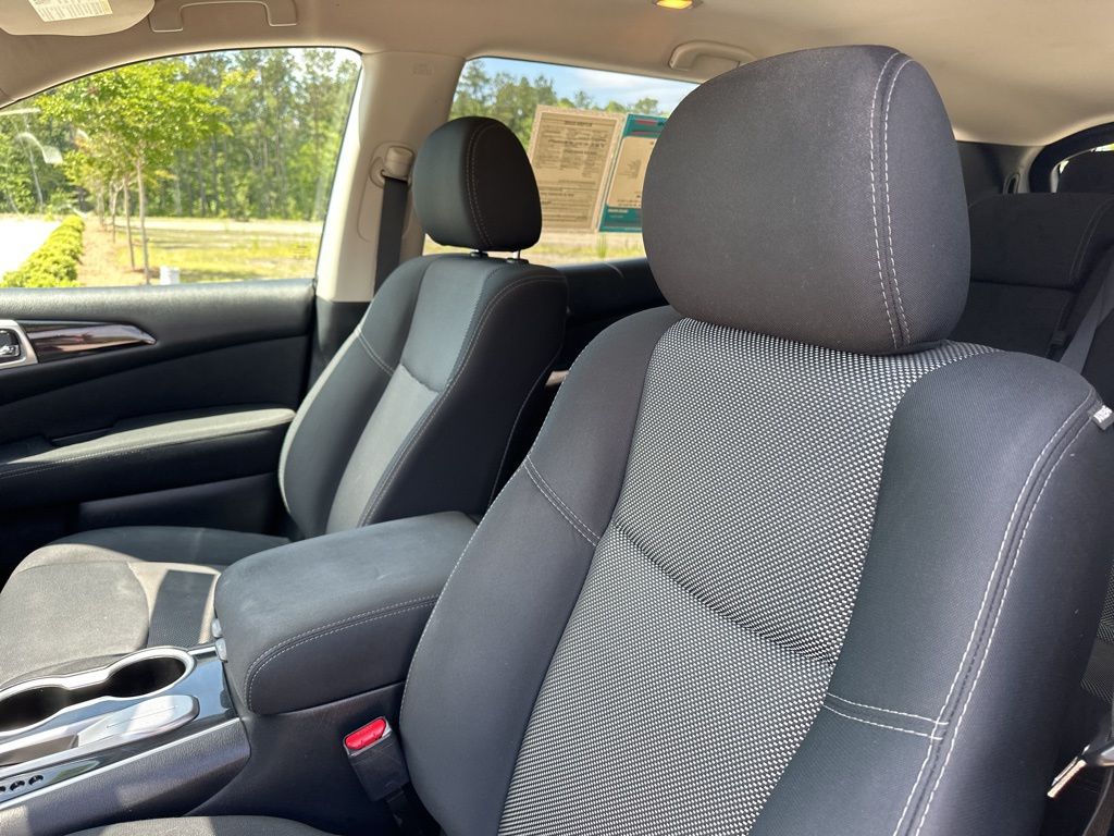 2017 Brilliant Silver Metallic Nissan Pathfinder SV FWD SUV