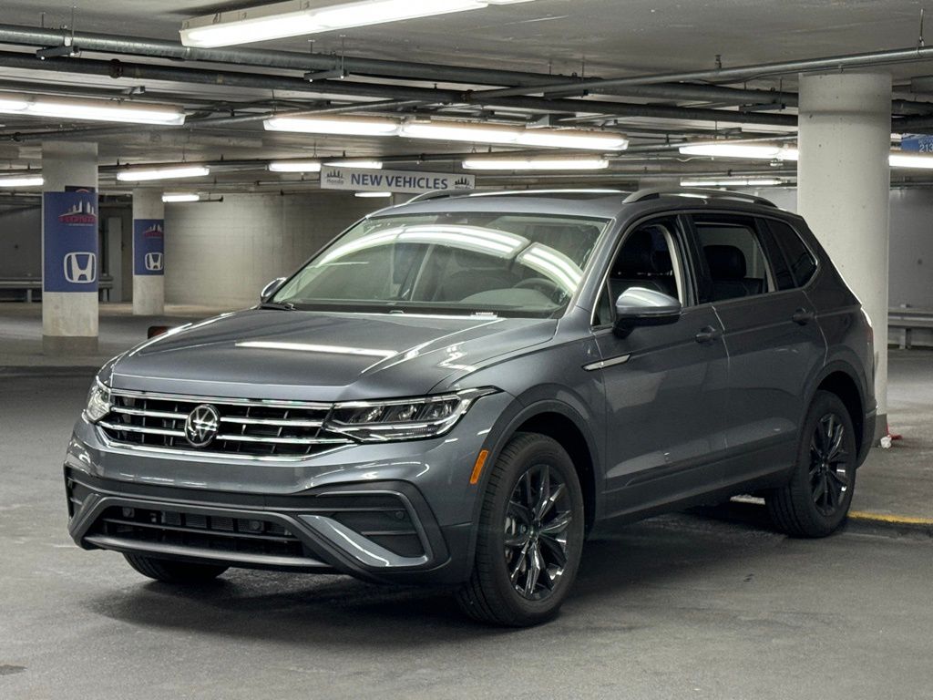 2024 Volkswagen Tiguan 2.0T SE 3