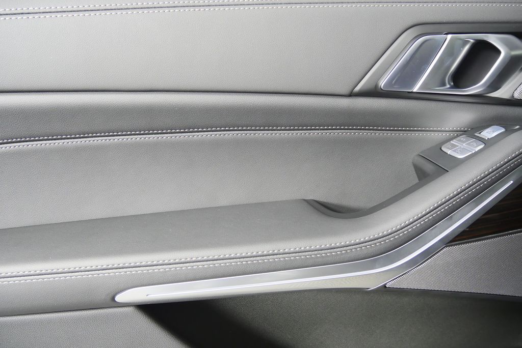 Thumbnail: 2026 BMW X7 - 13