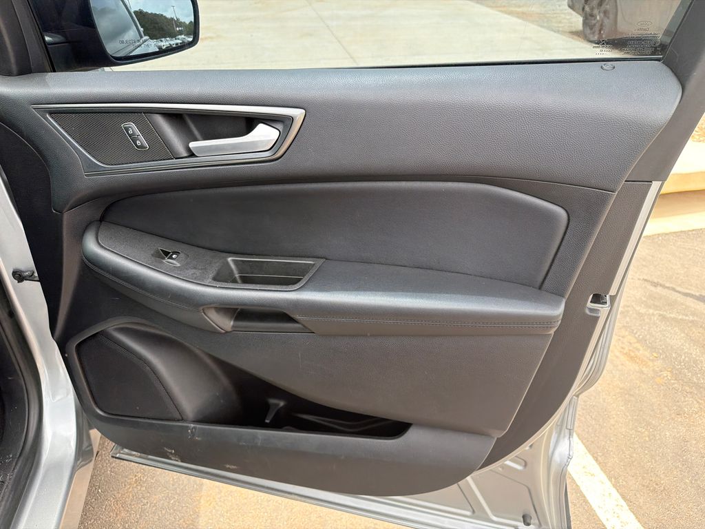 Used 2021 Silver Ford SE image 13