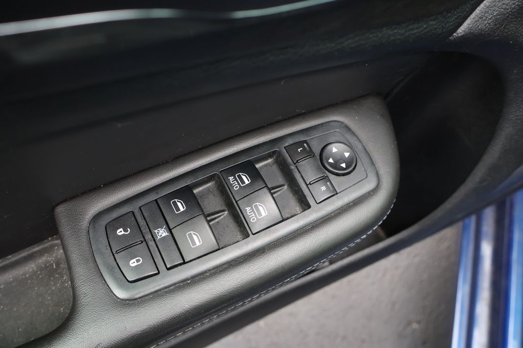 Thumbnail: 2016 Chrysler 200 - 13