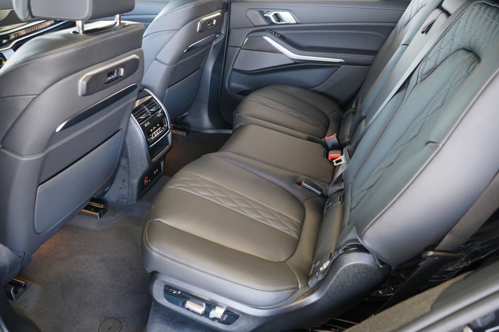 Thumbnail: 2026 BMW X7 - 20