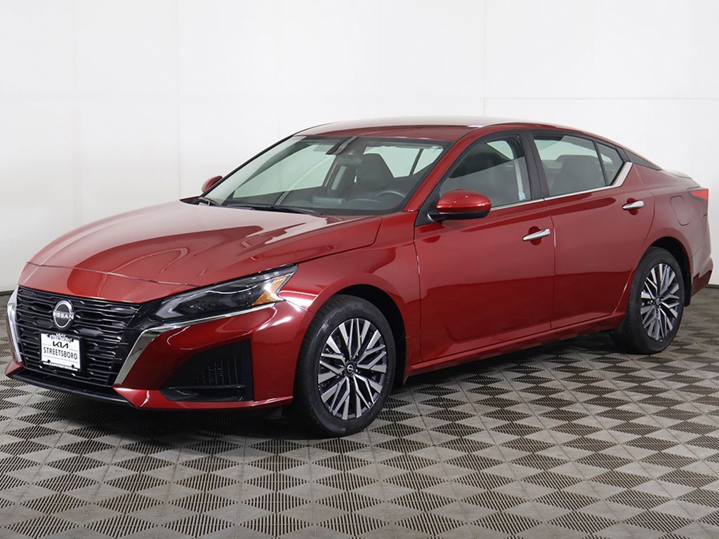 Used 2023 Red Nissan 2.5 SV image 5