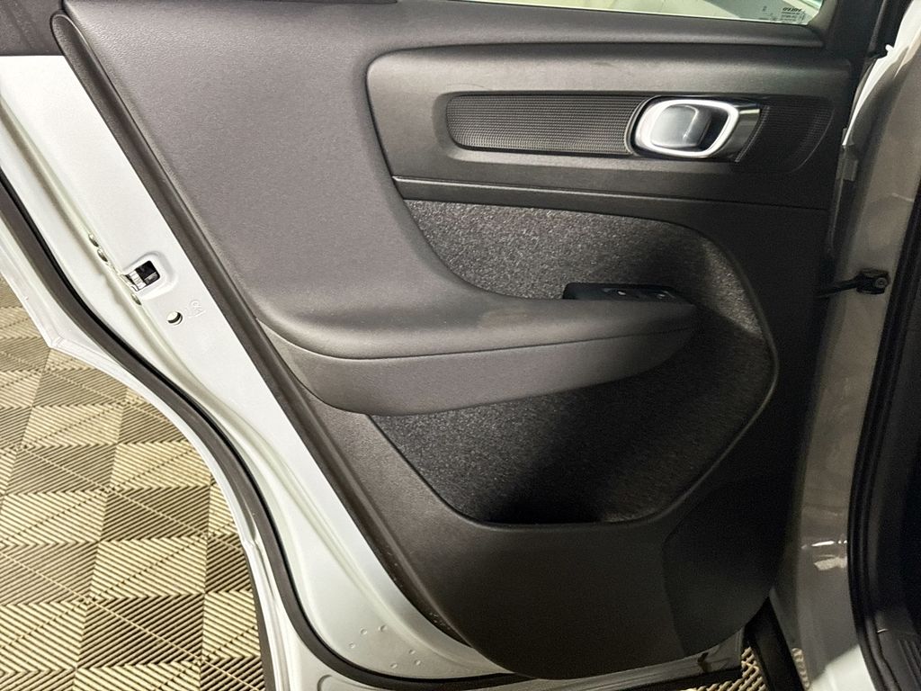 2025 Volvo XC40 B5 Core