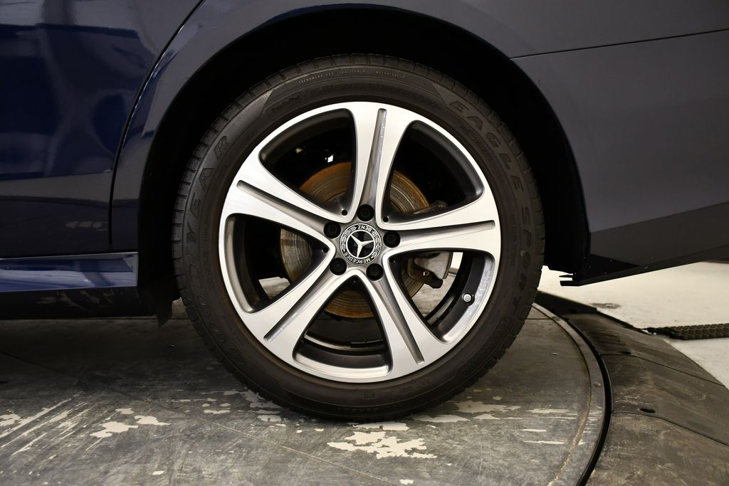 Thumbnail: 2019 Mercedes-Benz E-Class - 14