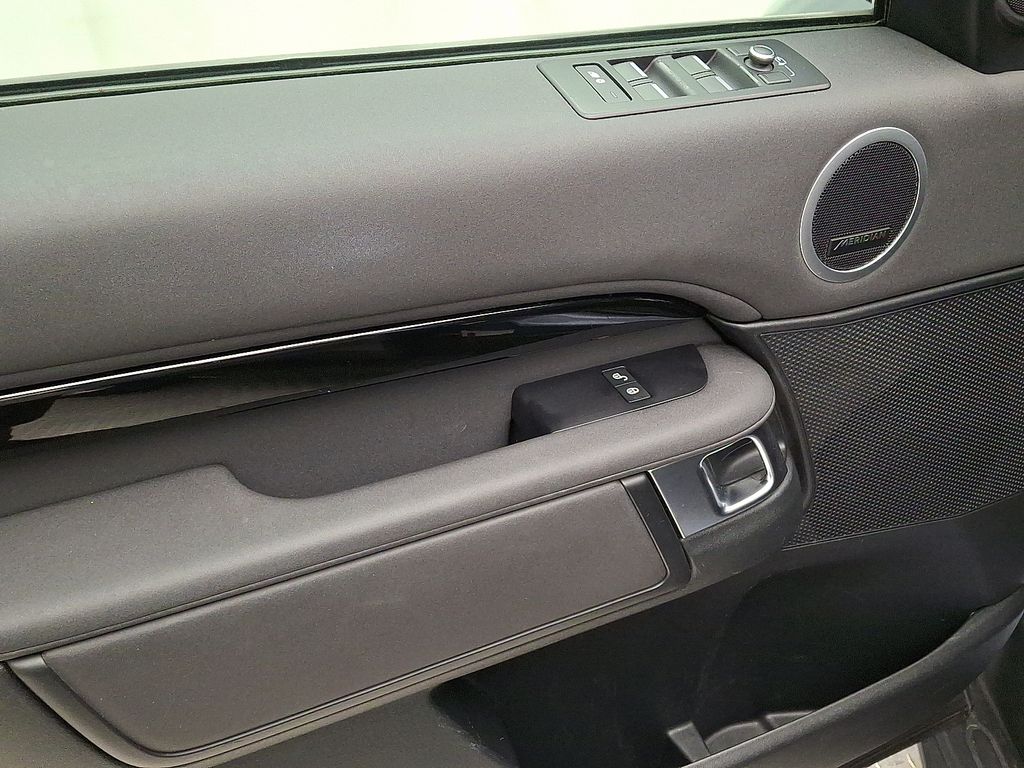 Thumbnail: 2019 Land Rover Discovery - 12