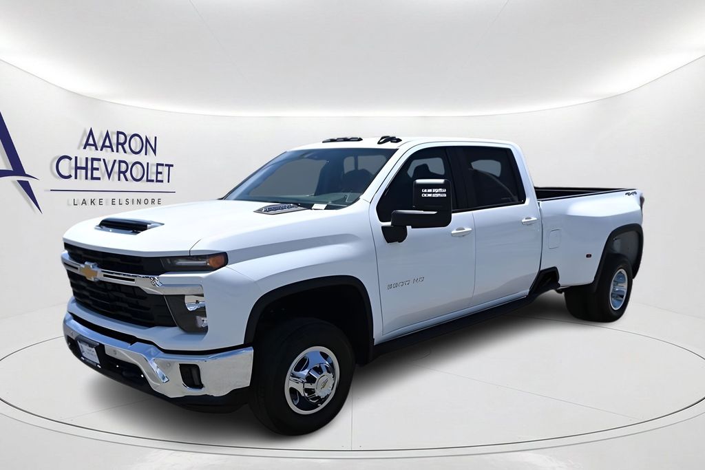 Summit White 2026 Chevrolet Silverado 3500HD Pickup Truck Four-Wheel Drive Automatic