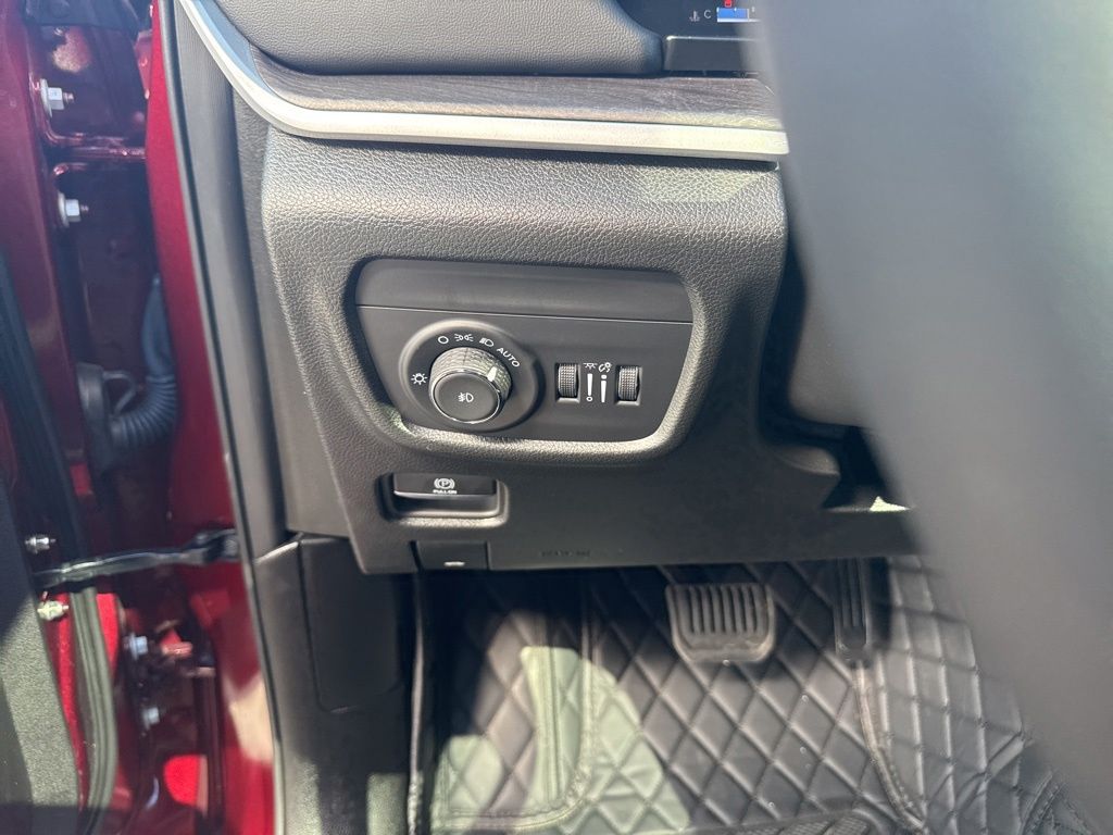 2025 Jeep Grand Cherokee Limited 4x2