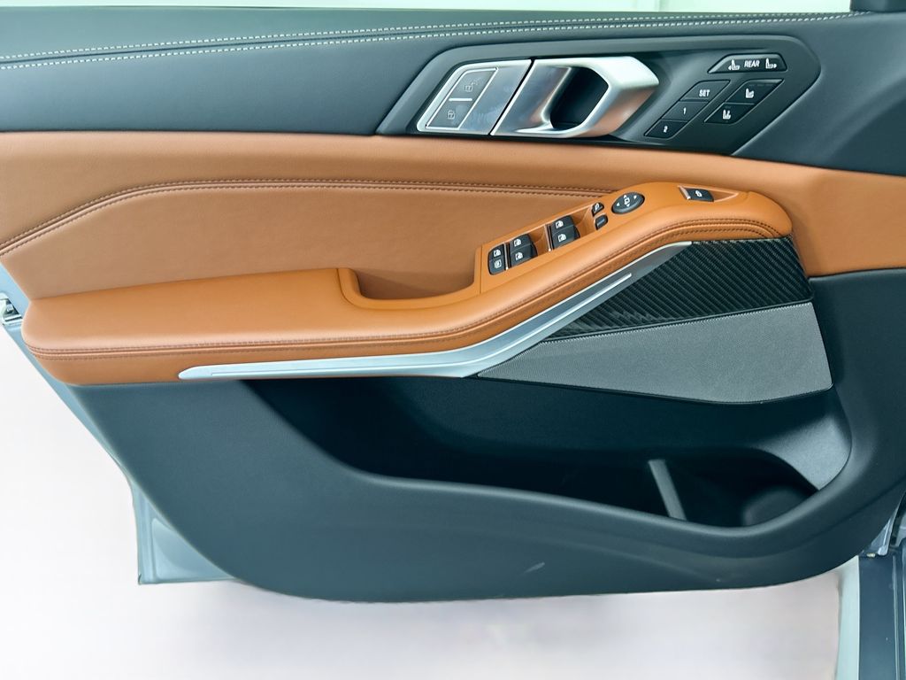 Thumbnail: 2027 BMW X7 - 23