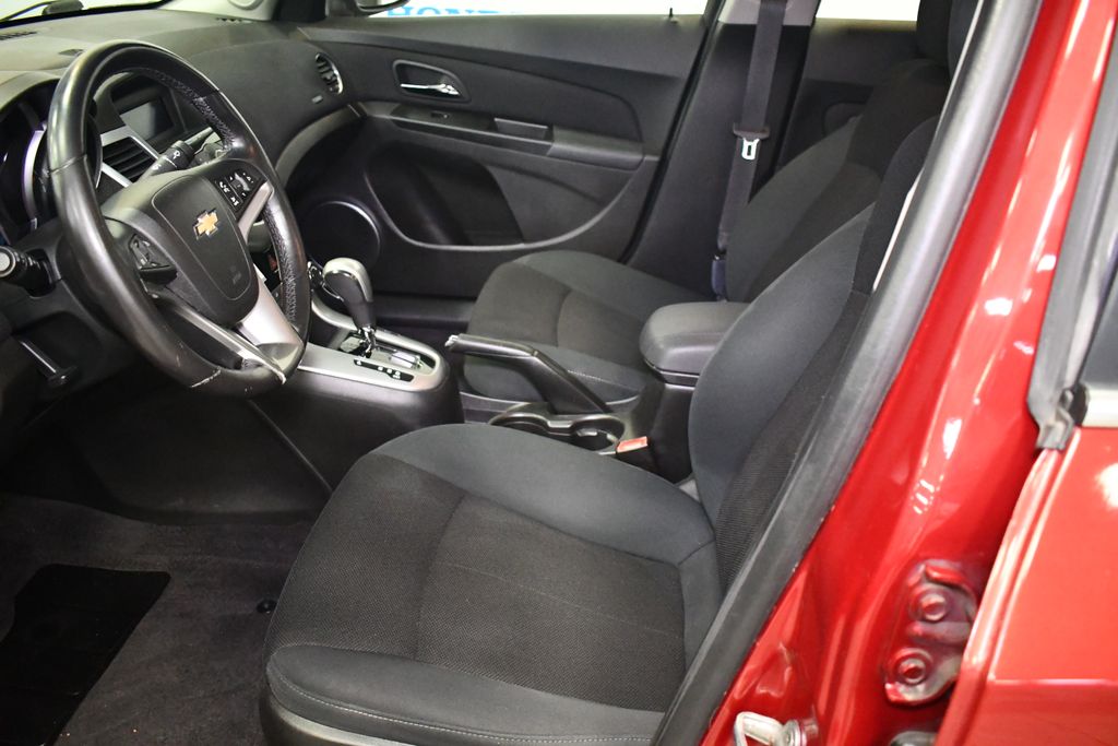 Thumbnail: 2011 Chevrolet Cruze - 25