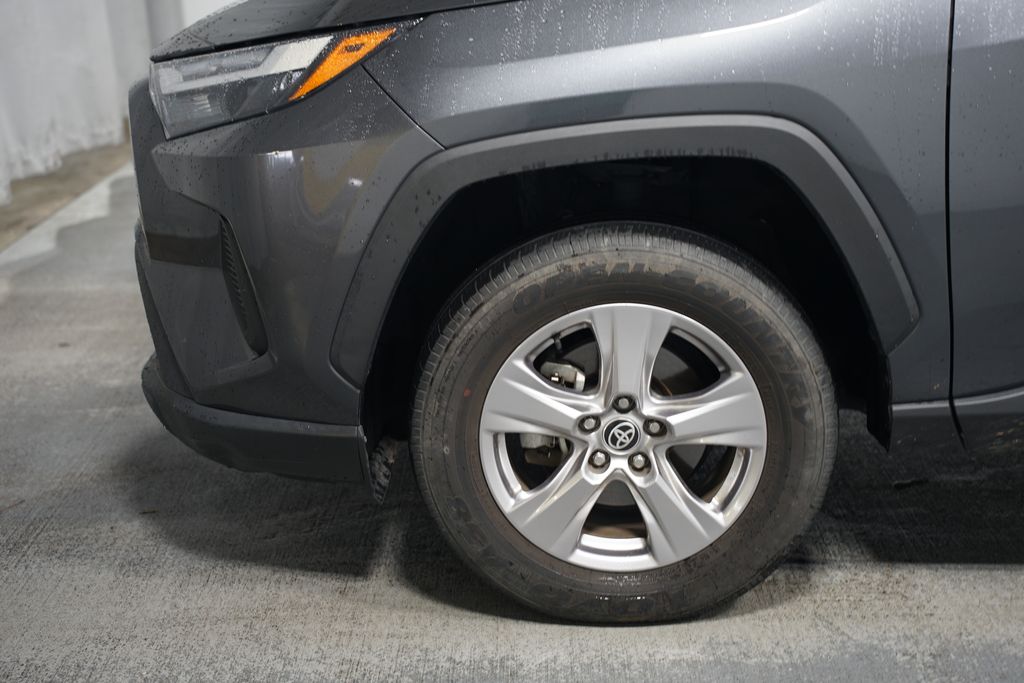2023 Toyota RAV4 XLE 5