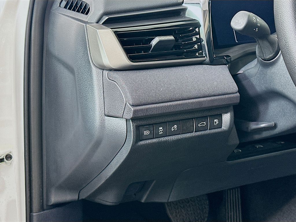 2025 Toyota Camry LE 10