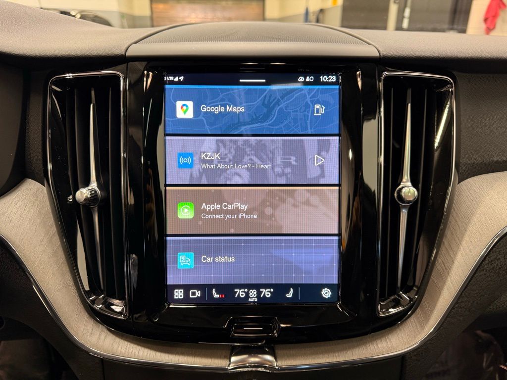 Thumbnail: 2025 Volvo XC60 - 16