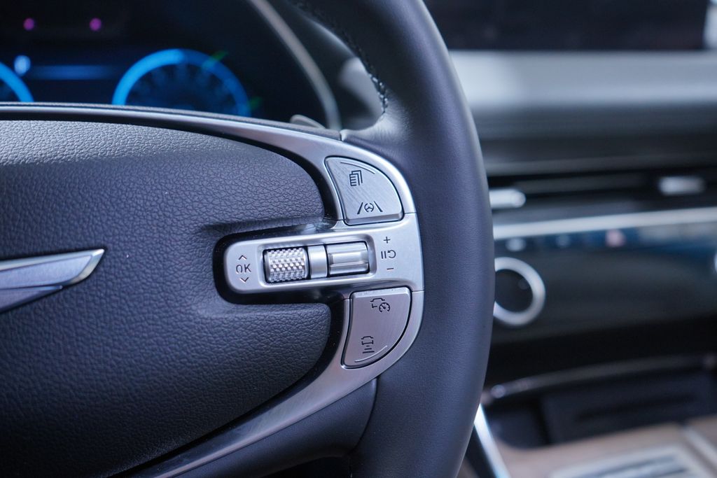 Thumbnail: 2023 Genesis GV80 - 21