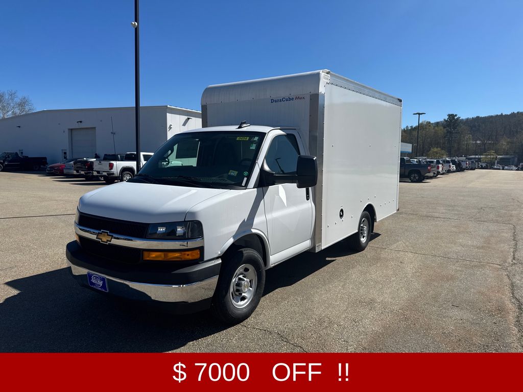 Summit White 2026 Chevrolet Express Chassis Van Rear-Wheel Drive 8-Speed Automatic