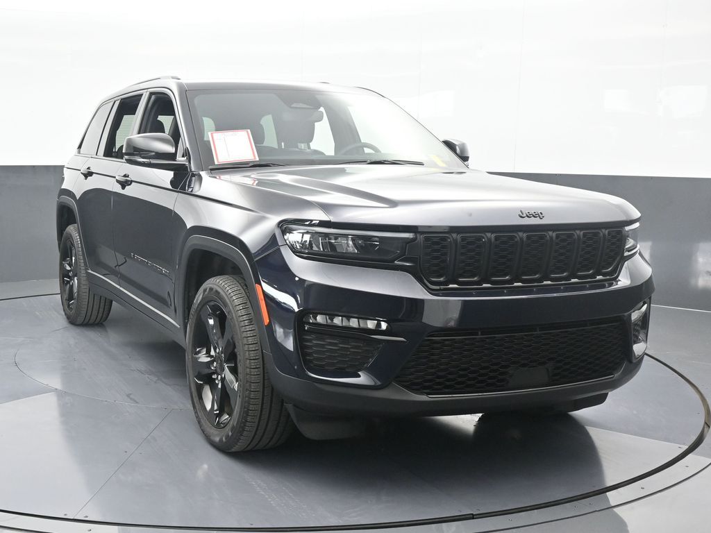 Used 2024 Midnight Sky Jeep Limited image 9