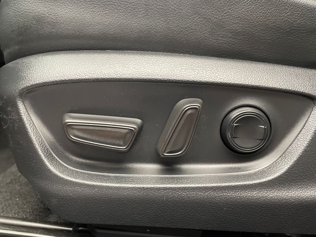 Thumbnail: 2023 Toyota Camry - 14