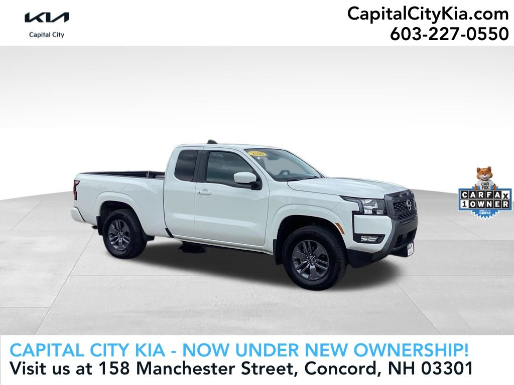 Glacier White 2025 Nissan Frontier SV King Cab 4WD Pickup Truck Four-Wheel Drive 9-Speed Automatic Overdrive