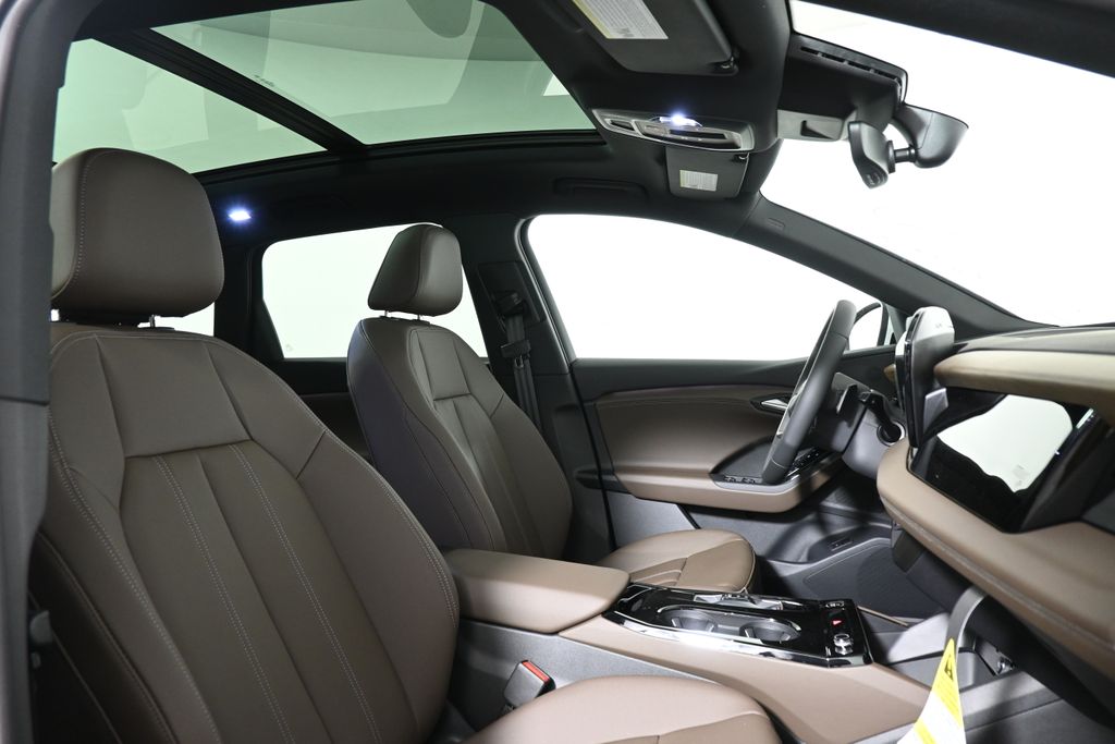 Thumbnail: 2025 Audi Q6 e-tron - 4