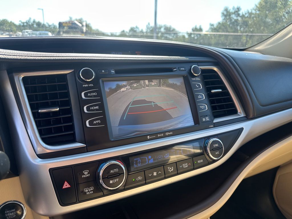 Used Car 2019 Toyota Highlander  Xle For Sale Under $25,000 In Austin, Texas