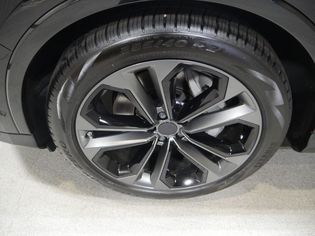 Thumbnail: 2026 Audi Q7 - 11