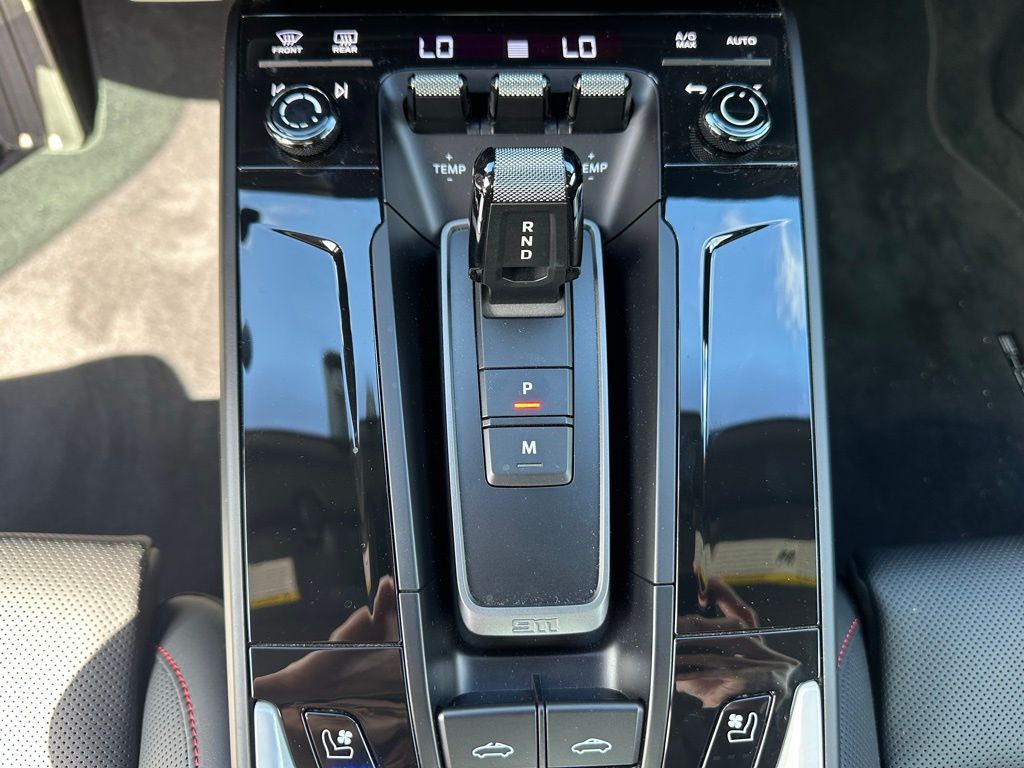 Thumbnail: 2026 Porsche 911 - 26