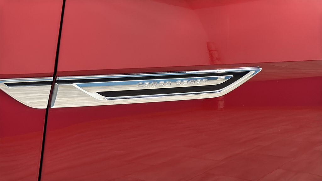 Used 2020 Red Metallic Volkswagen 3.6L V6 SEL image 40