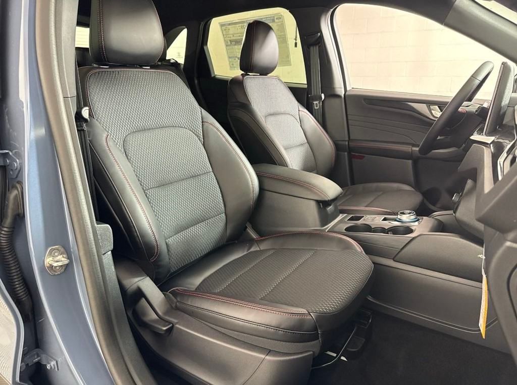 2025 Ford Escape ST-Line photo 18
