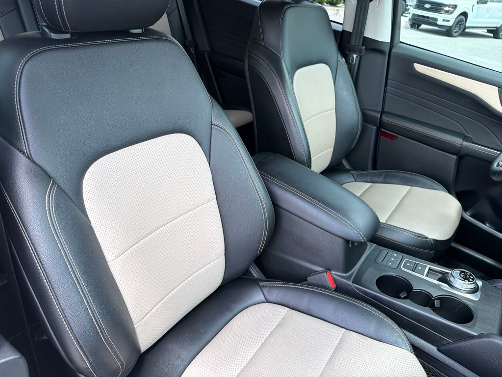 2022 Ford Escape Titanium Hybrid