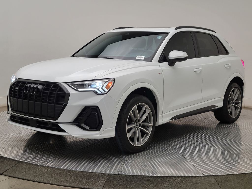 Thumbnail: 2023 Audi Q3 - 2