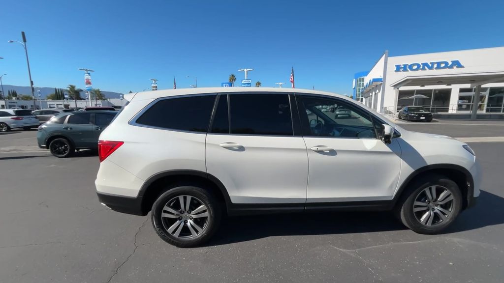 Thumbnail: 2017 Honda Pilot - 9