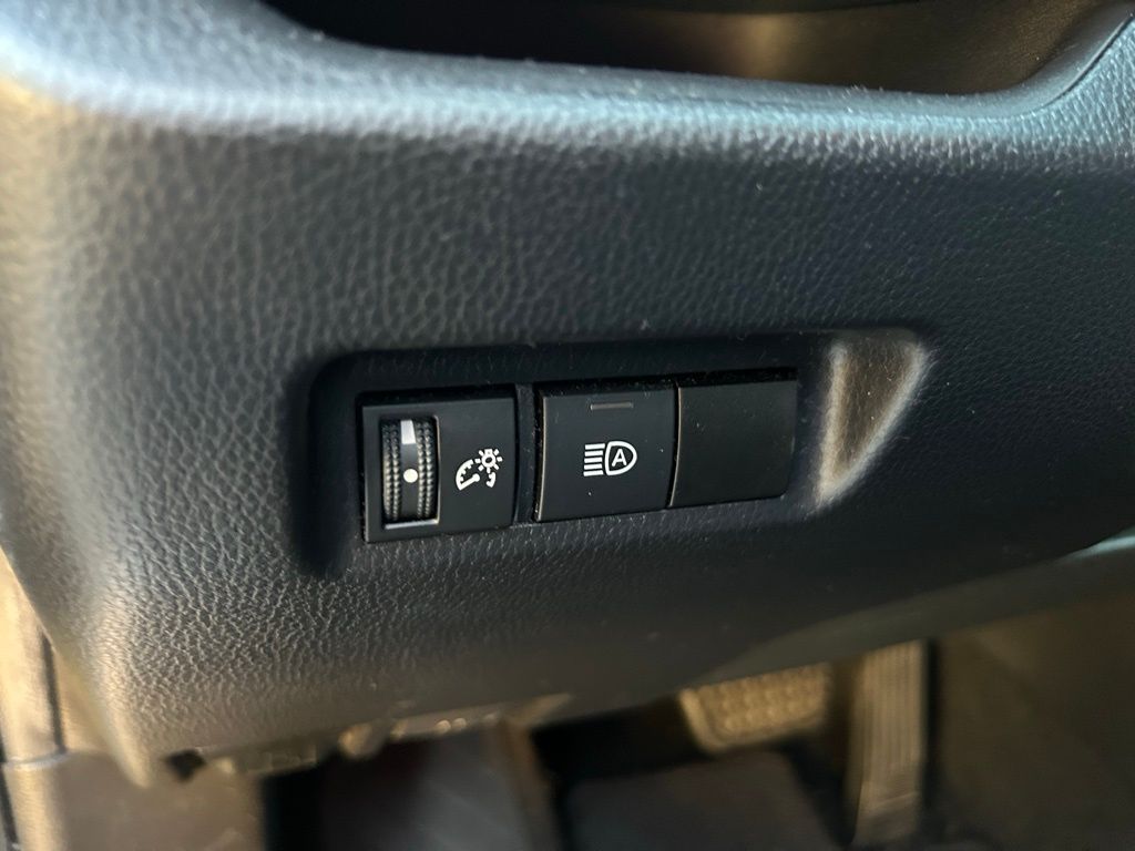 Thumbnail: 2021 Toyota RAV4 - 16
