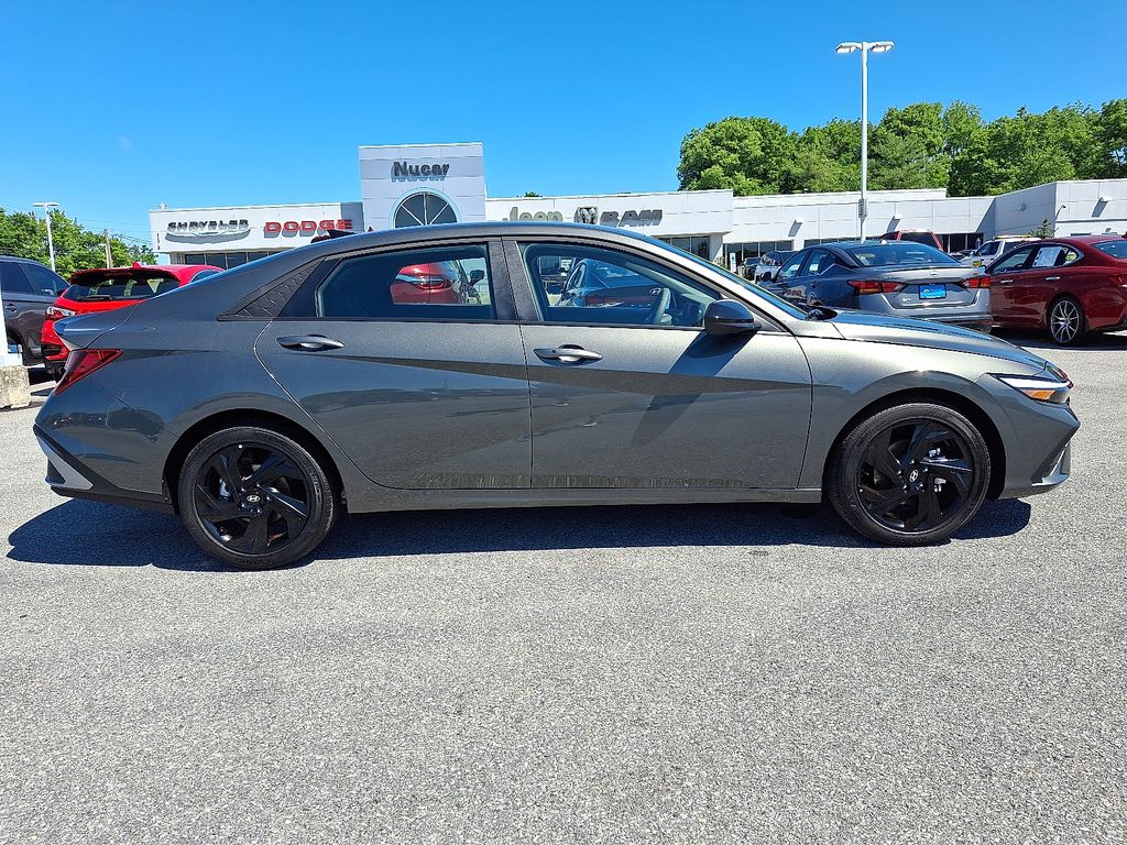 2026 Hyundai Elantra — photo 8