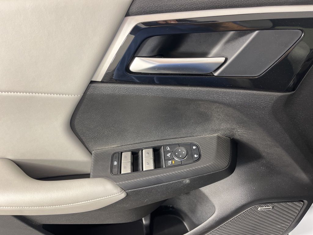 Thumbnail: 2025 Mitsubishi Outlander - 26