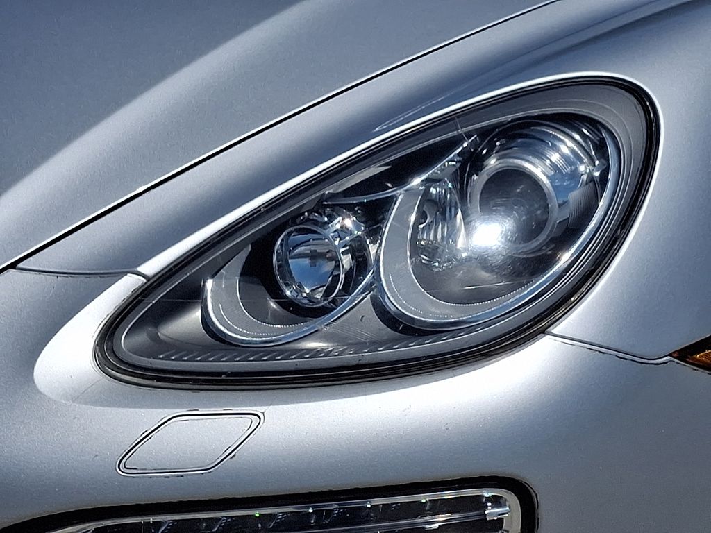 Thumbnail: 2012 Porsche Cayenne - 11