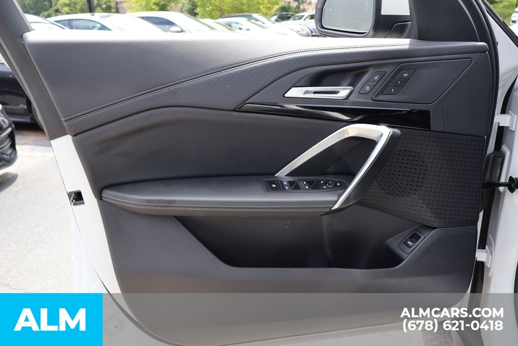 Used 2025 White BMW xDrive28i image 14