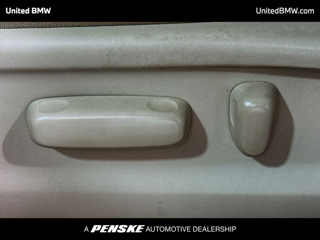 Thumbnail: 2011 Toyota Venza - 4