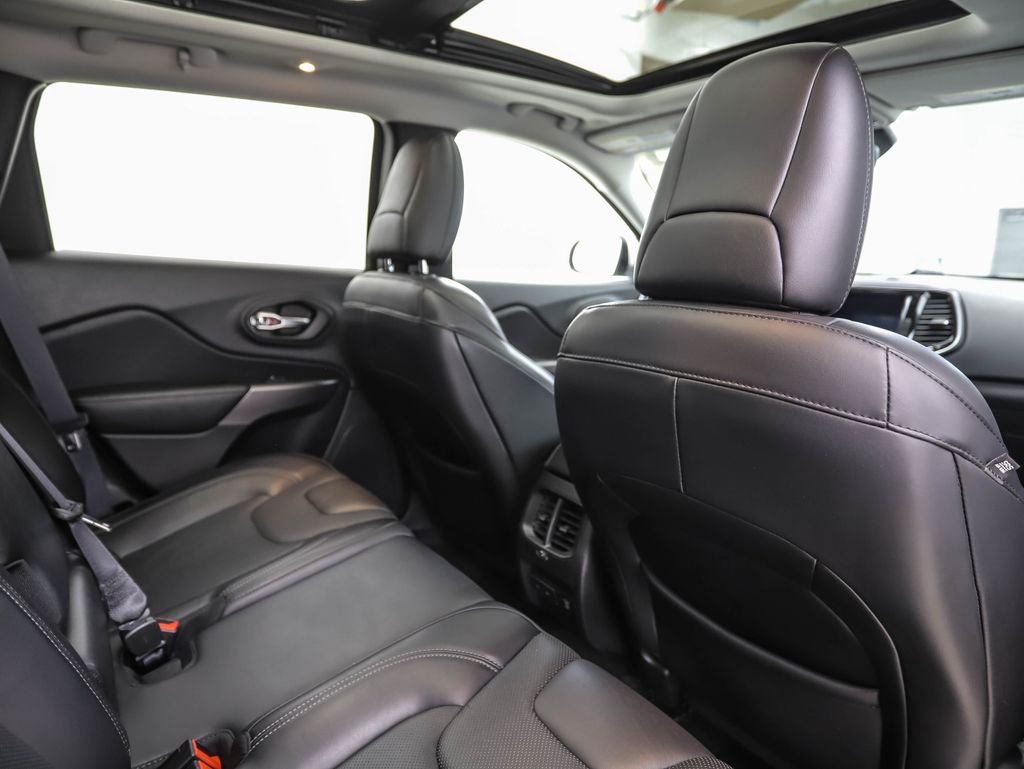 Thumbnail: 2019 Jeep Cherokee - 27