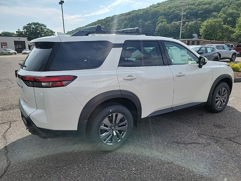 2024 Nissan Pathfinder SV 5