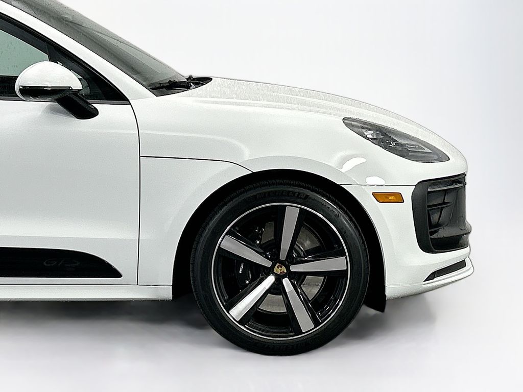 Thumbnail: 2026 Porsche Macan - 11