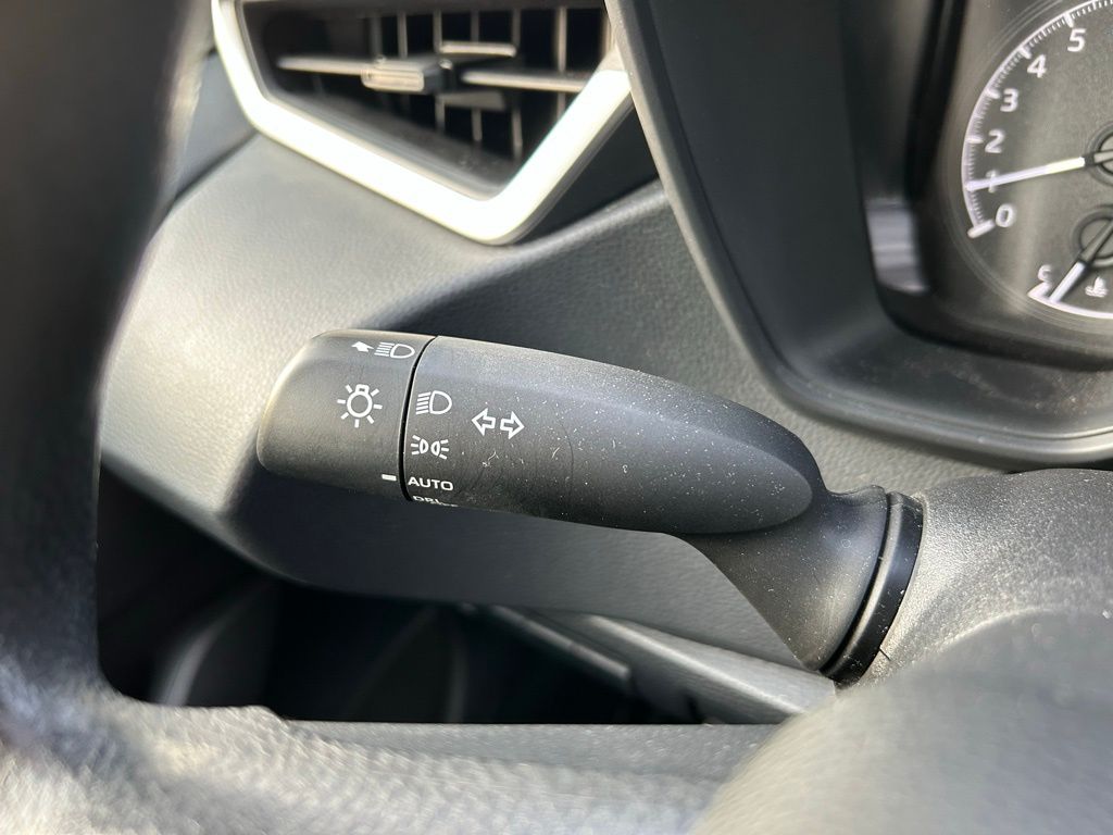 2022 Toyota Corolla LE 21