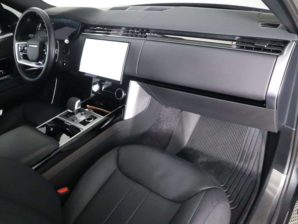 Thumbnail: 2023 Land Rover Range Rover - 18
