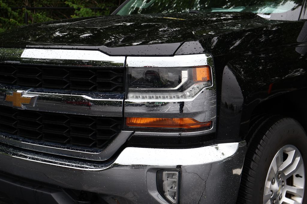 Thumbnail: 2018 Chevrolet Silverado 1500 - 3
