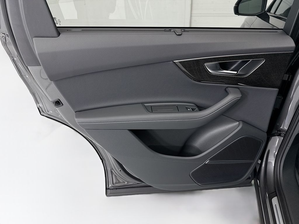 Thumbnail: 2026 Audi Q7 - 27