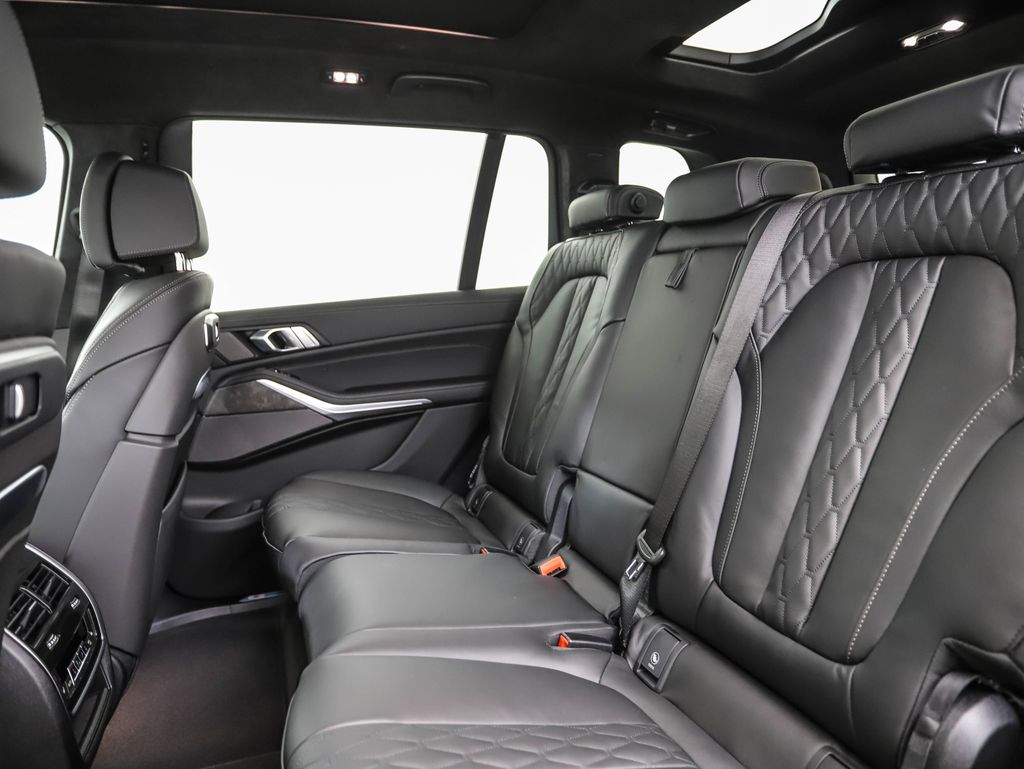 Thumbnail: 2026 BMW X7 - 22