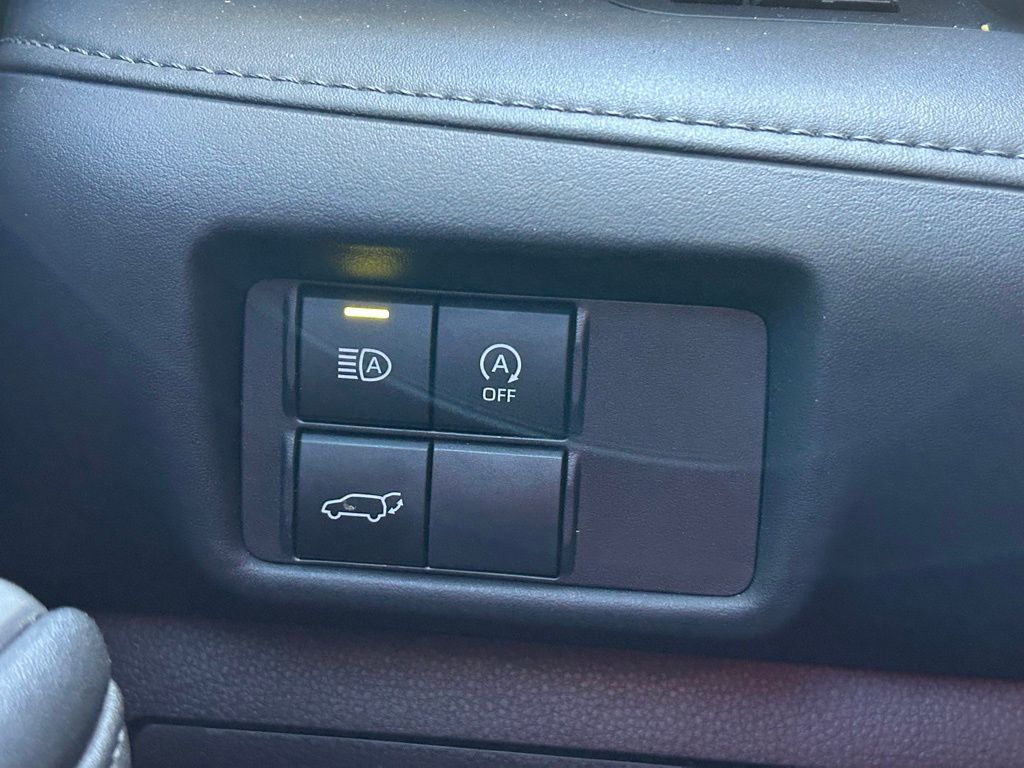 Thumbnail: 2023 Toyota Highlander - 22