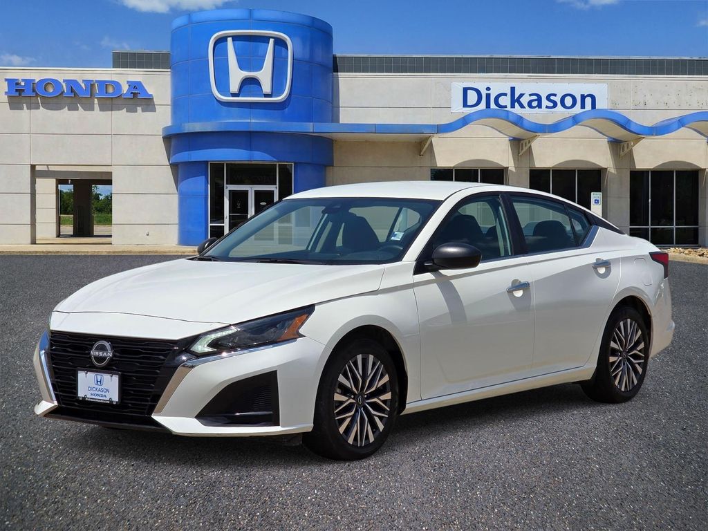 Glacier White 2025 Nissan Altima 2.5 SV FWD Sedan Front-Wheel Drive Continuously Variable Transmission